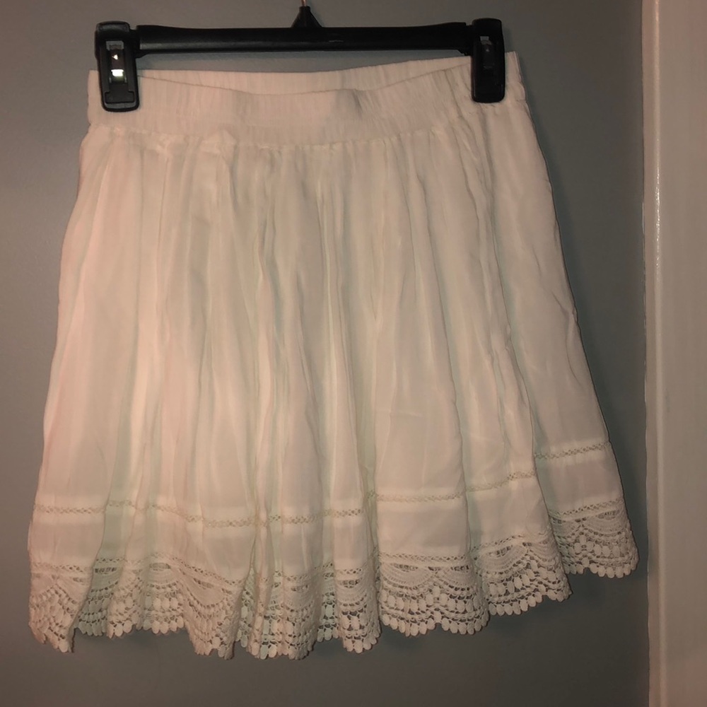 medium cream skirt with lace